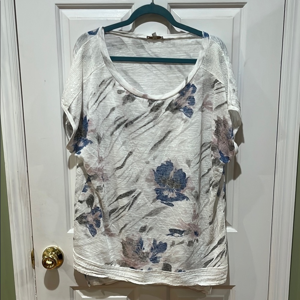 2X Short Sleeve Tee floral with subdued coloring